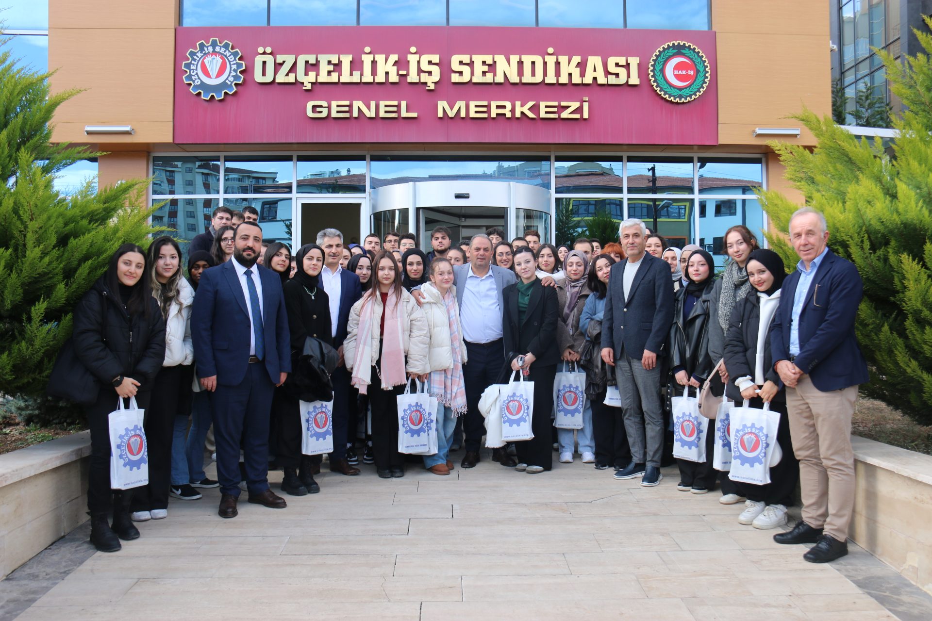 GENEL BAŞKANIMIZ DEĞİRMENCİ, ÜNİVERSİTE ÖĞRENCİLERİYLE SÖYLEŞİDE BULUŞTU