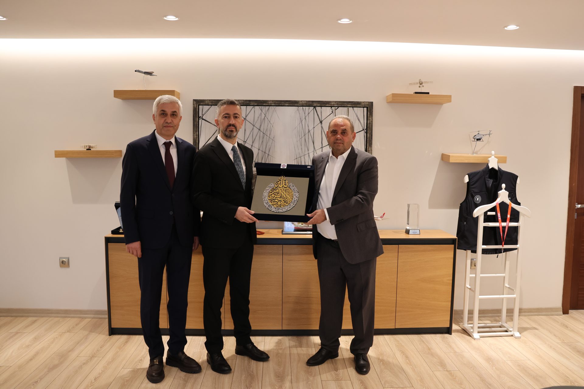 SENDİKAMIZDAN KARDEMİR YÖNETİM KURULU BAŞKANI OFLAZ’A HAYIRLI OLSUN ZİYARETİ