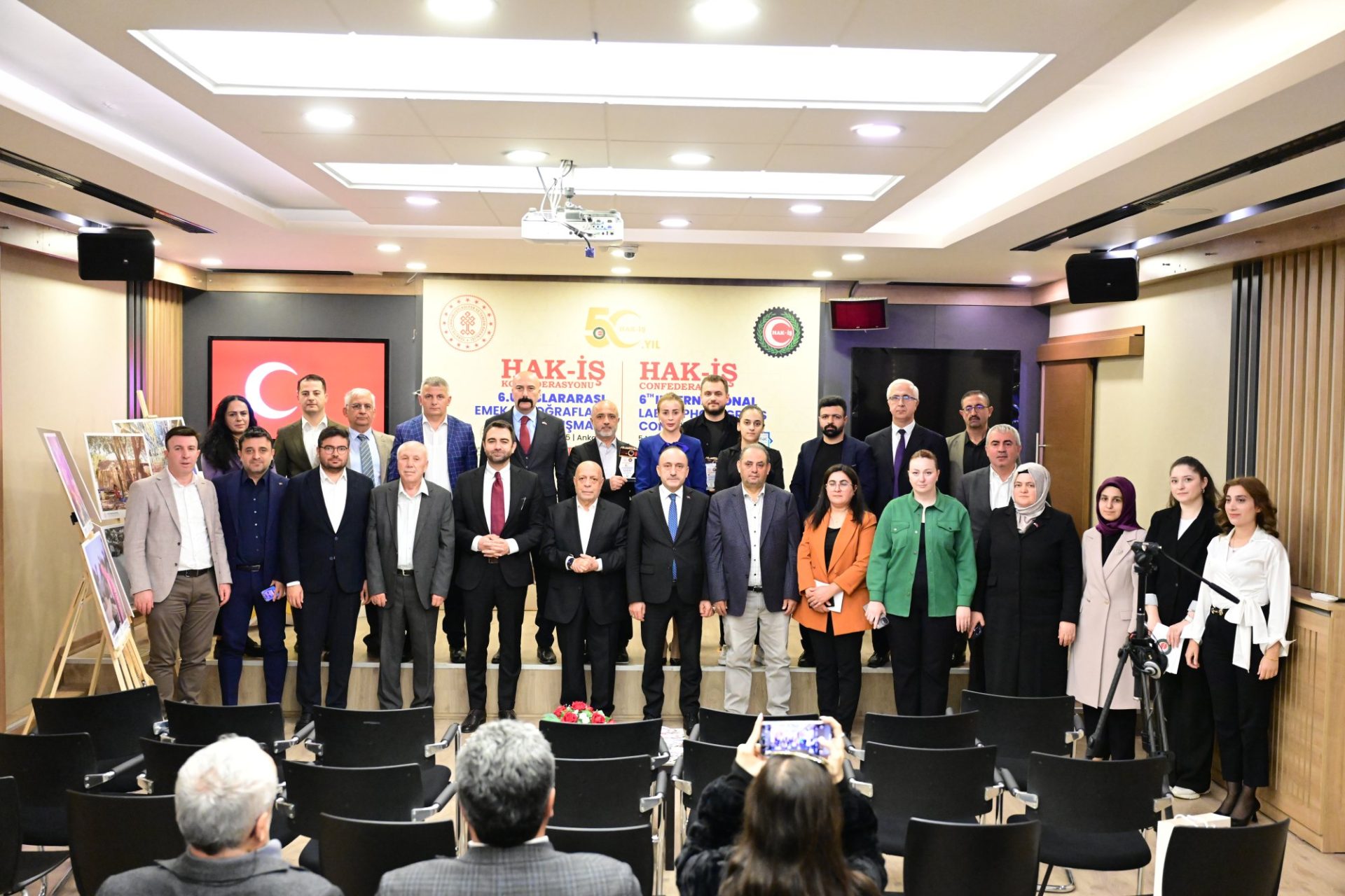 GENEL BAŞKANIMIZ DEĞİRMENCİ HAK-İŞ 6. ULUSLARARASI EMEK FOTOĞRAFLARI YARIŞMASI ÖDÜL TÖRENİNE KATILDI