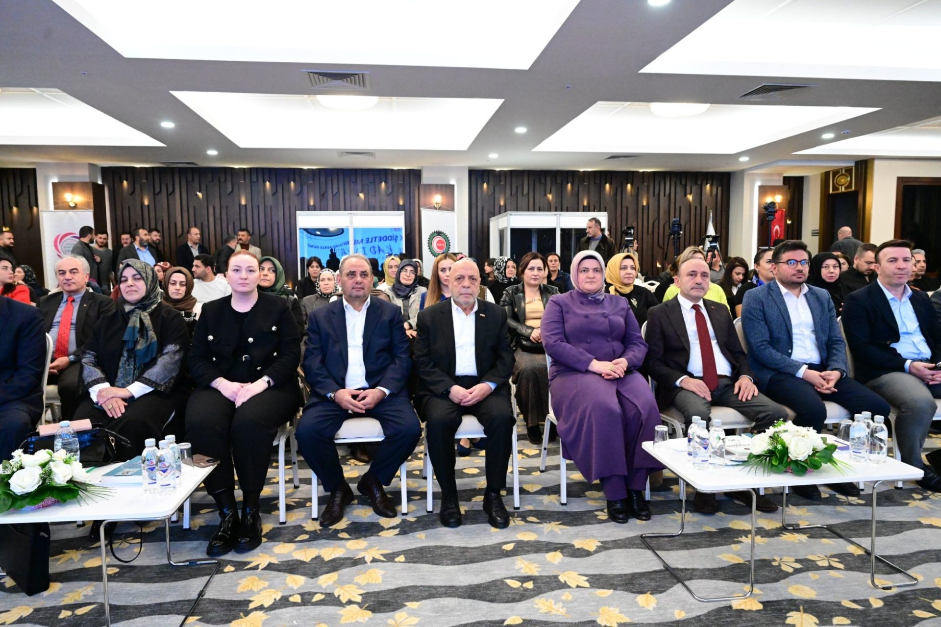 HAK-İŞ’TEN “İSLAM VE KADIN” PANELİ