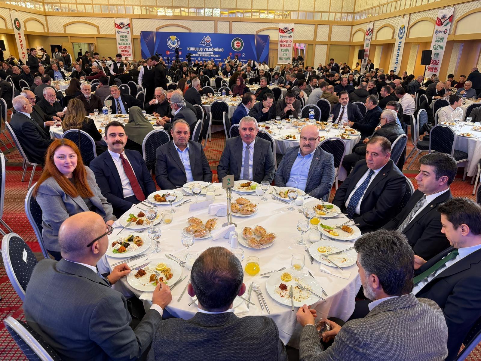 DEĞİRMENCİ VE KILIÇ, HİZMET-İŞ’İN KURULUŞ YILDÖNÜMÜ PROGRAMINA KATILDI