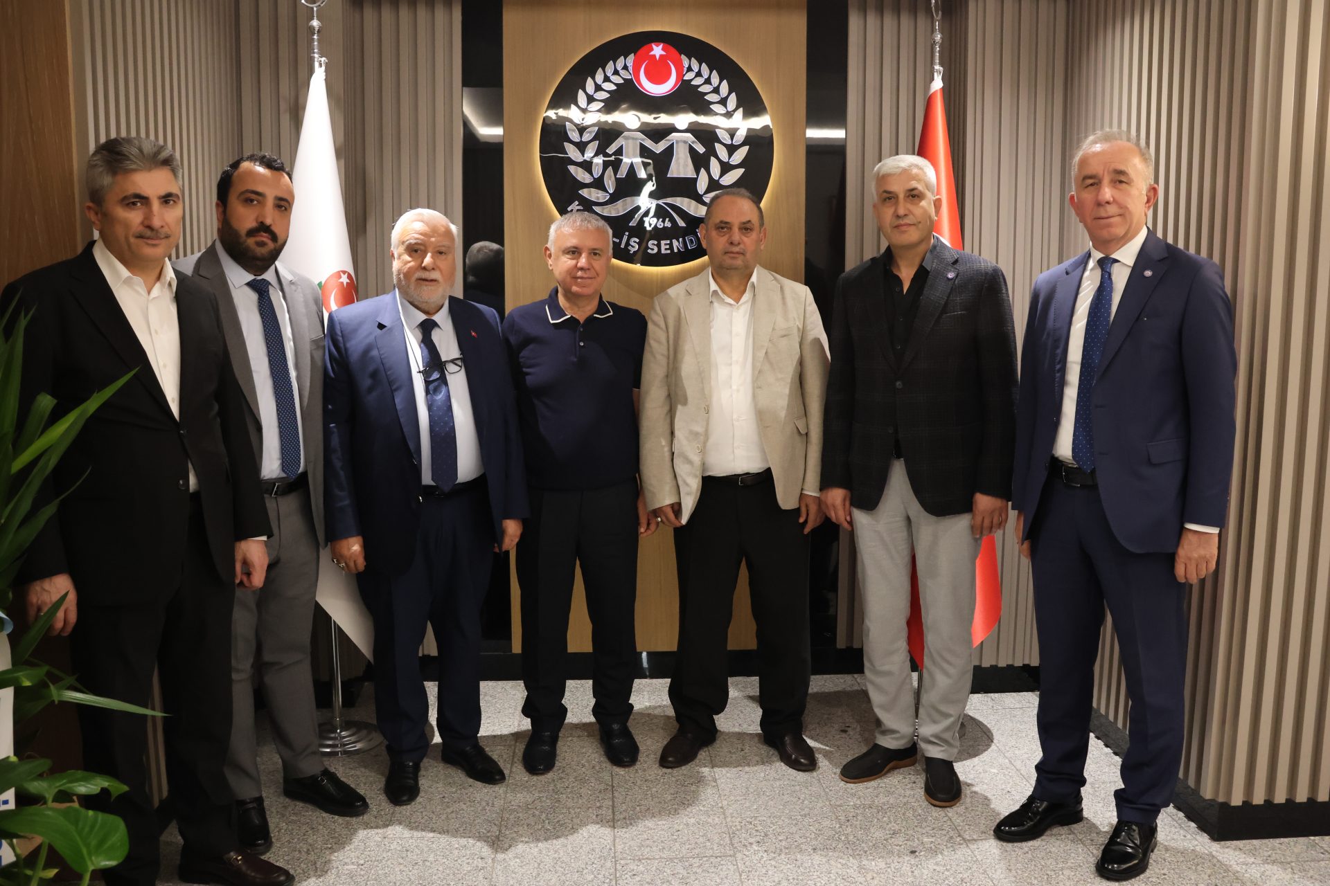GENEL YÖNETİM KURULUMUZDAN KOOP-İŞ SENDİKASI’NA HAYIRLI OLSUN ZİYARETİ