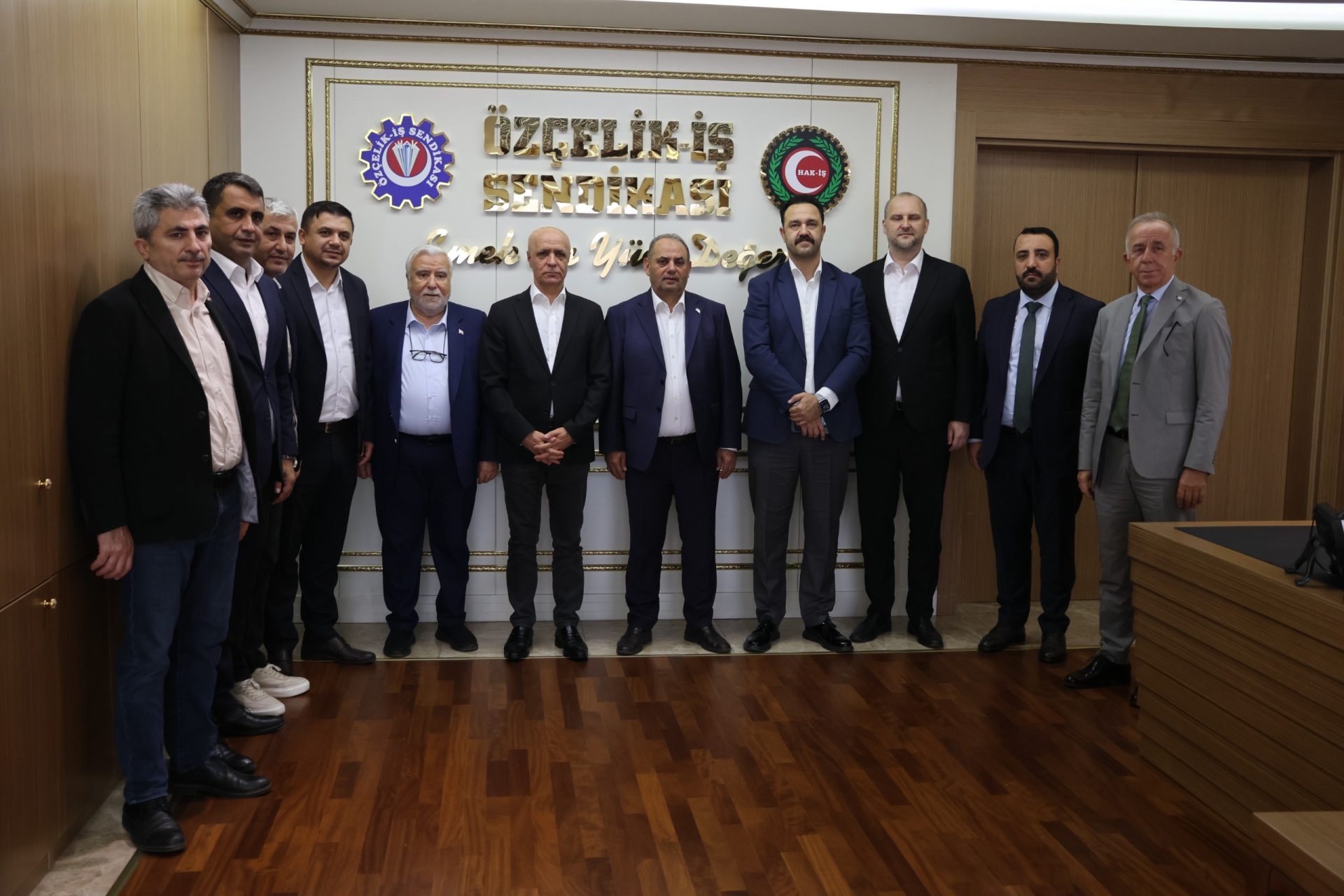 ÖZ BÜRO-İŞ’TEN SENDİKAMIZA HAYIRLI OLSUN ZİYARETİ